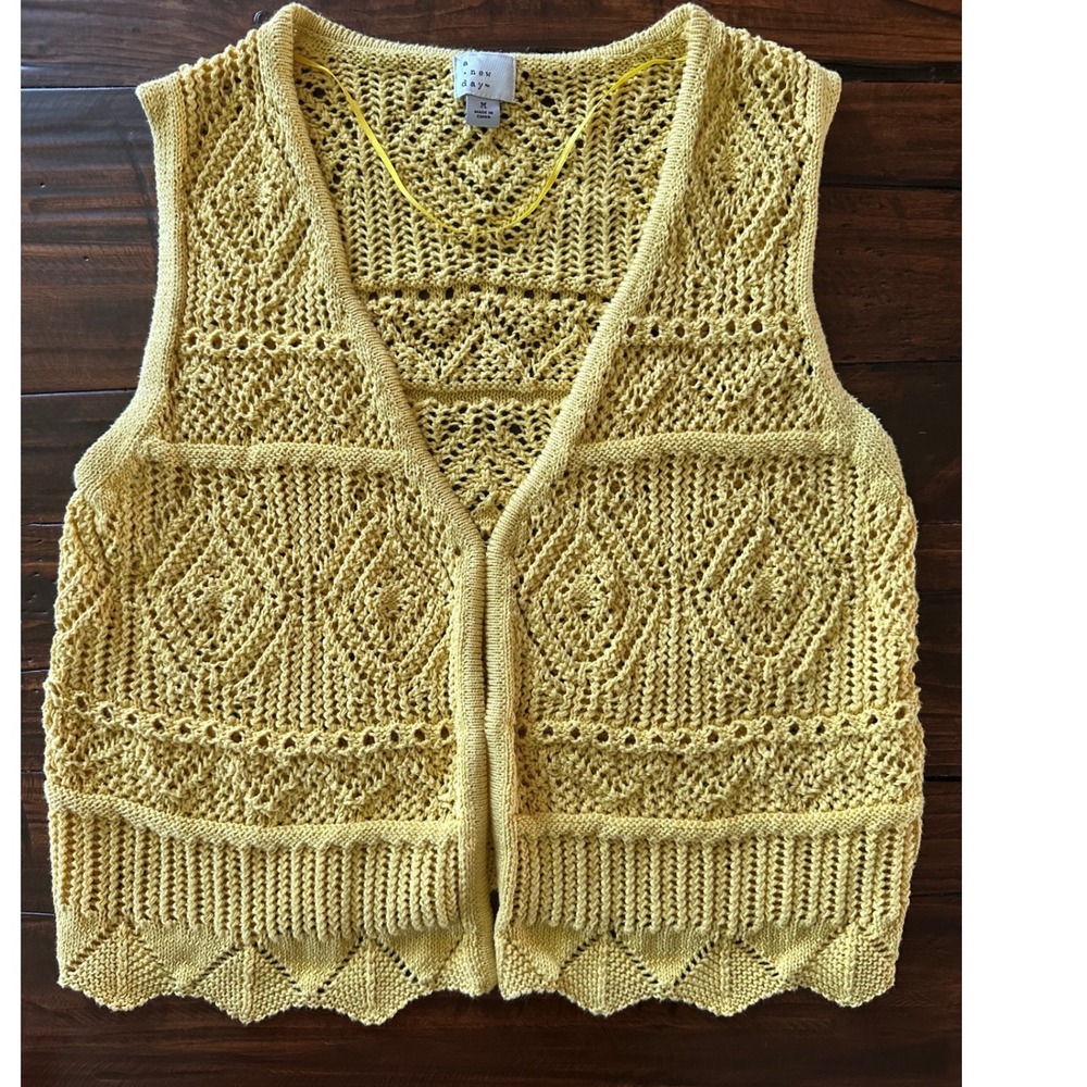 A New Day Mustard Yellow Pointelle Knit Sleeveless Open Cardigan Vest Medium